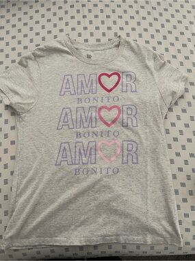 Amor Bonito Graphic Short Sleeve Tee - Light Gray with Pink & Purple Hearts